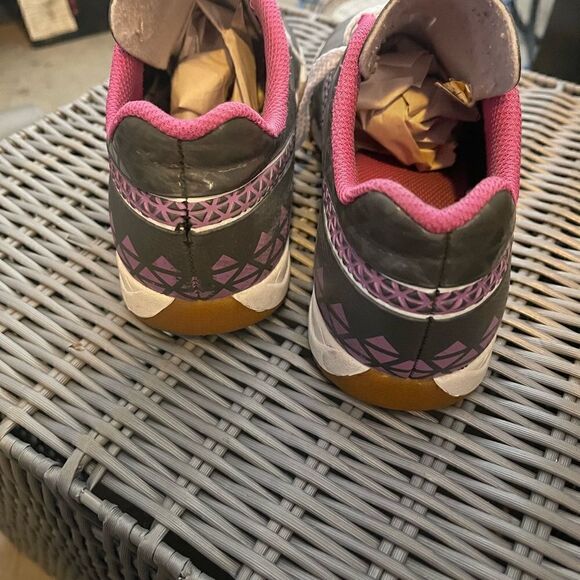 Size 6 Pink and Grey Diadora Indoor Burst Running Shoe - Picture 5 of 8